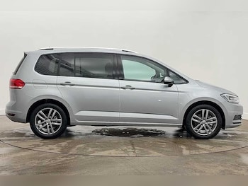 Used Volkswagen Touran 2025 for sale - 77520320: Photo