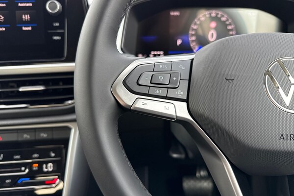 Used Volkswagen T-Roc 2025 for sale - 76171139: Photo 30