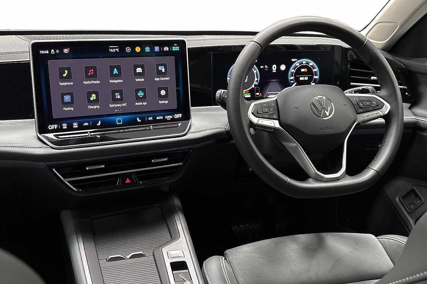 Used Volkswagen Passat 2024 for sale - 76469276: Photo 2