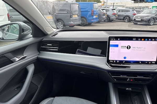Used Volkswagen Passat 2024 for sale - 76090167: Photo 15