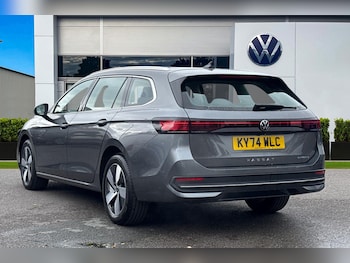 Used Volkswagen Passat 2024 for sale - 76090167: Photo 2