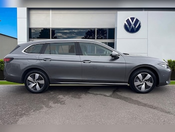 Used Volkswagen Passat 2024 for sale - 76090167: Photo 3