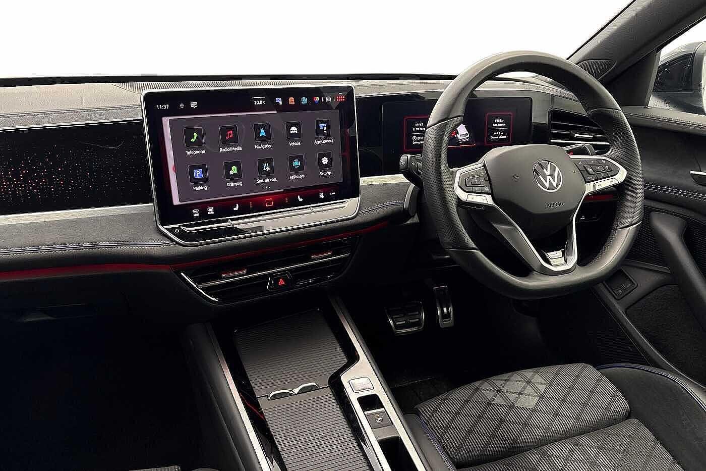 Used Volkswagen Passat 2024 for sale - 77976179: Photo 2