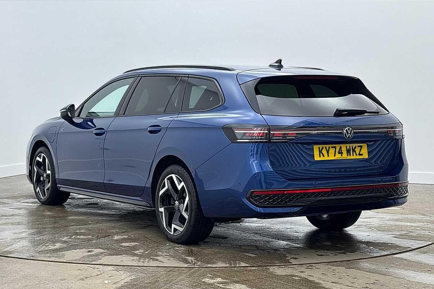 Used Volkswagen Passat 2024 for sale - 77976179: Photo 3