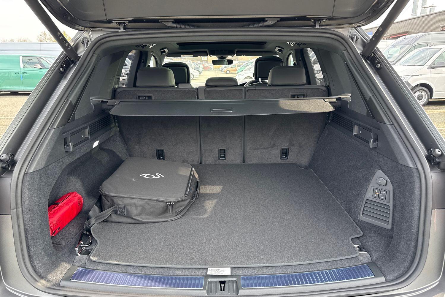 Used Volkswagen Touareg 2025 for sale - 76641732: Photo 73