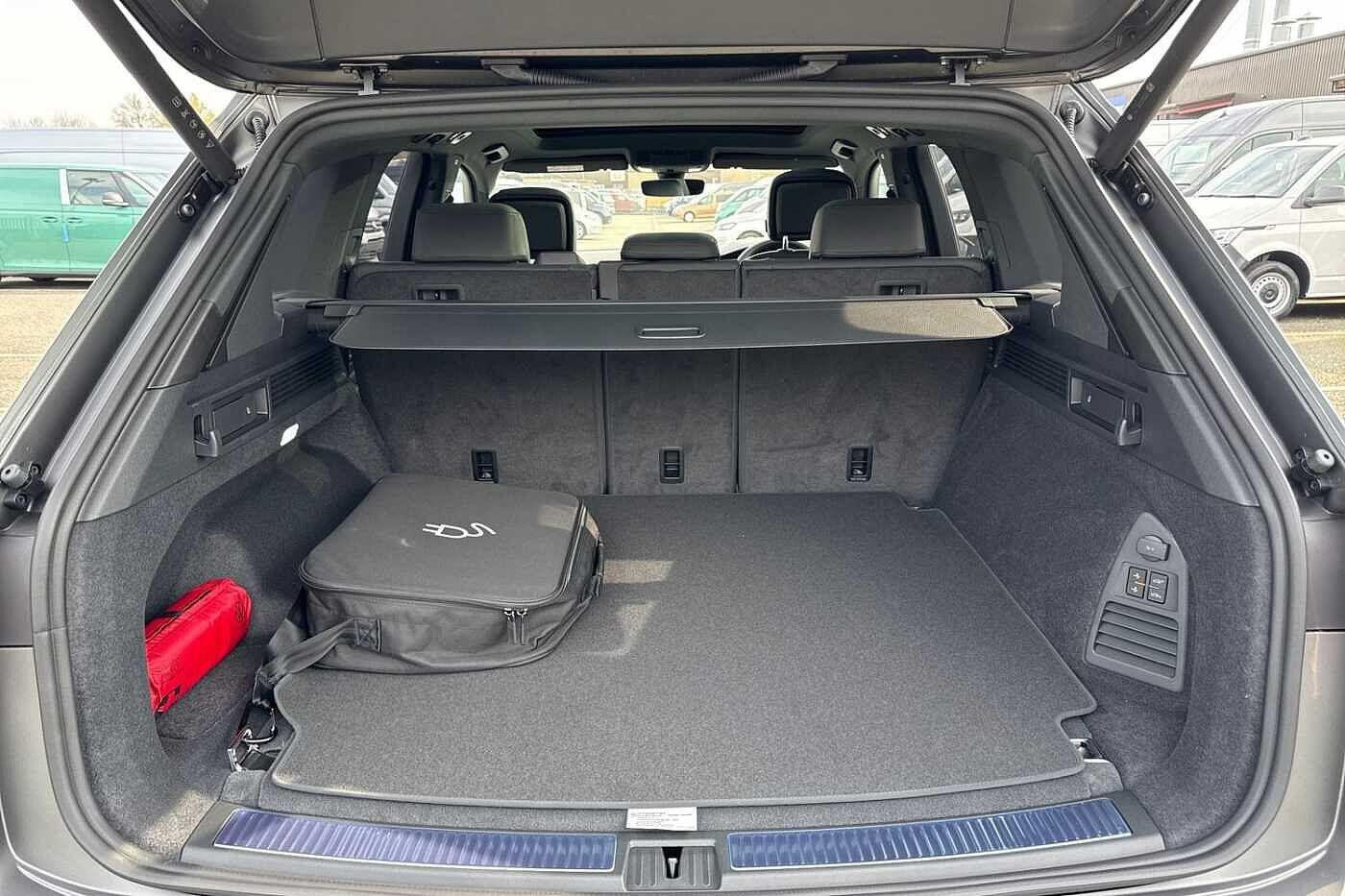 Used Volkswagen Touareg 2025 for sale - 76641732: Photo 9