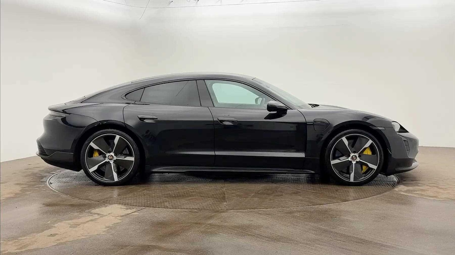 Used Porsche Taycan 2021 for sale - 77620477: Photo 4