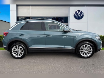 Used Volkswagen T-Roc 2024 for sale - 75422036: Photo