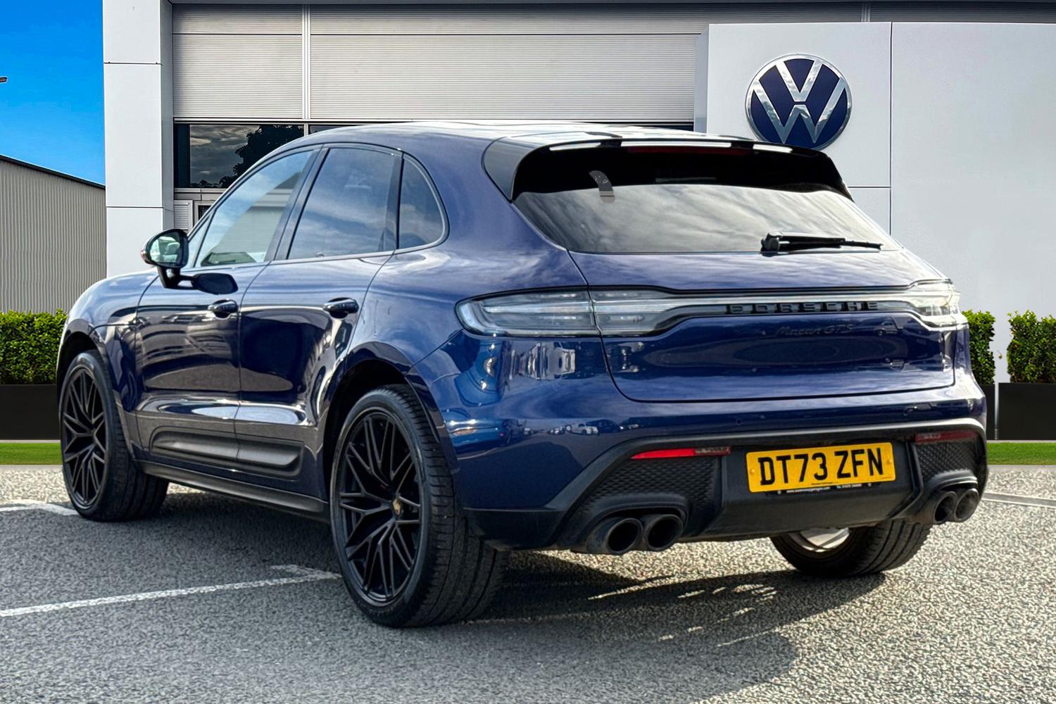 Used Porsche Macan 2023 for sale - 76236686: Photo 2