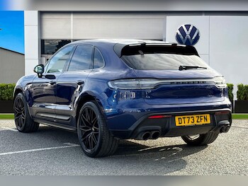 Used Porsche Macan 2023 for sale - 76236686: Photo 2