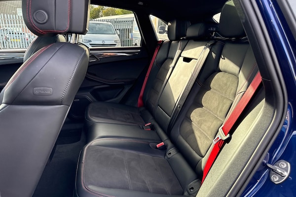 Used Porsche Macan 2023 for sale - 76236686: Photo 33