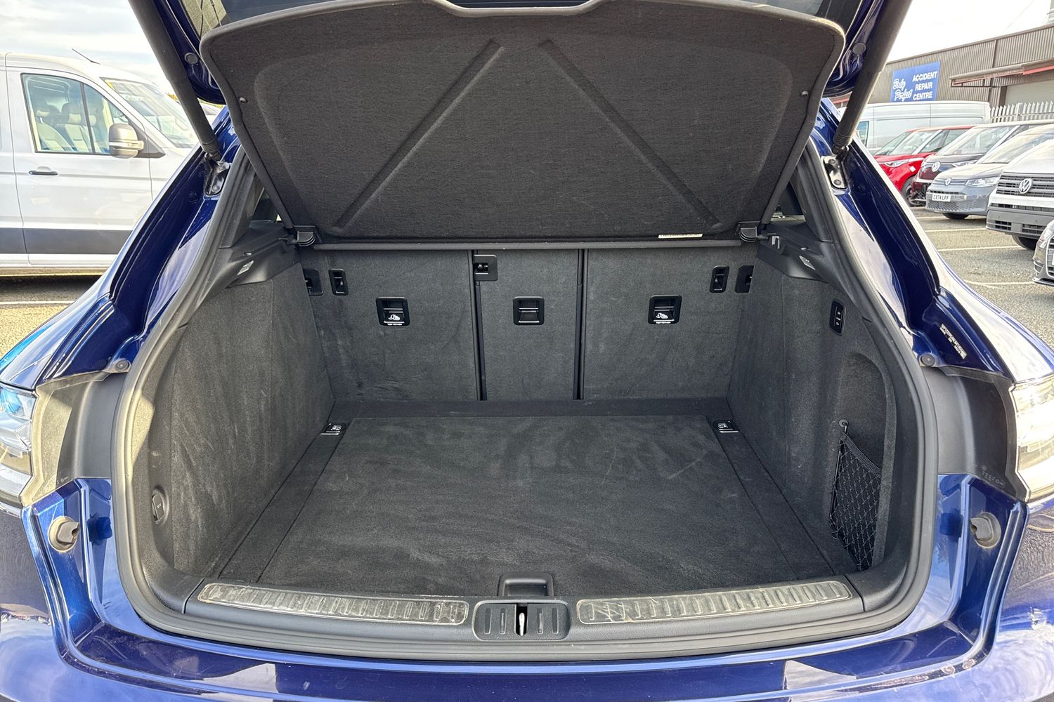 Used Porsche Macan 2023 for sale - 76236686: Photo 7