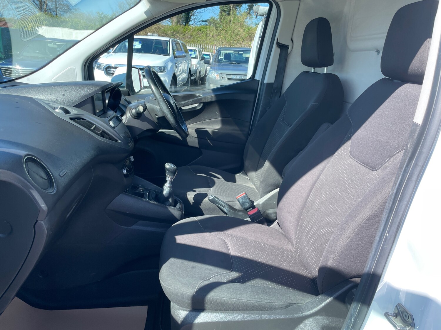 Used Ford Transit Courier 2018 for sale - 78108117: Photo 9