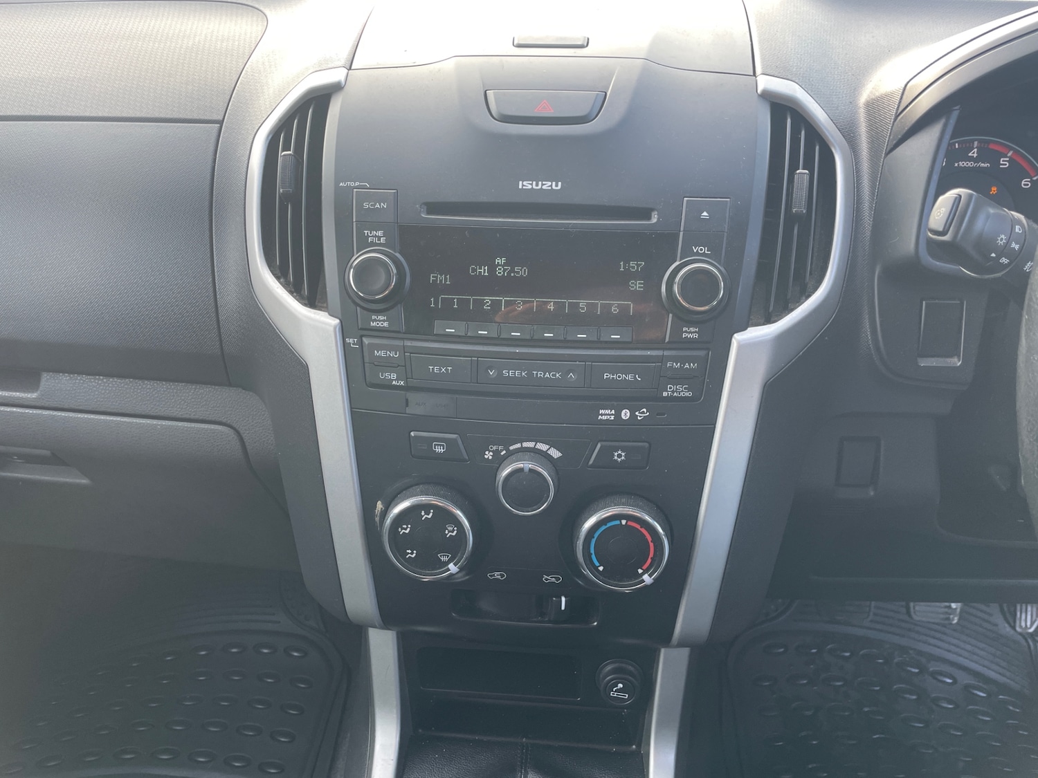 Used Isuzu D-Max 2015 for sale - 77220220: Photo 12