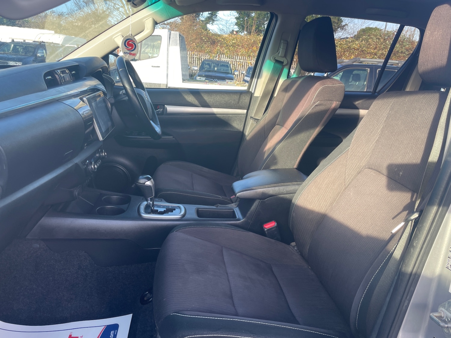 Used Toyota Hilux 2018 for sale - 76918919: Photo 9