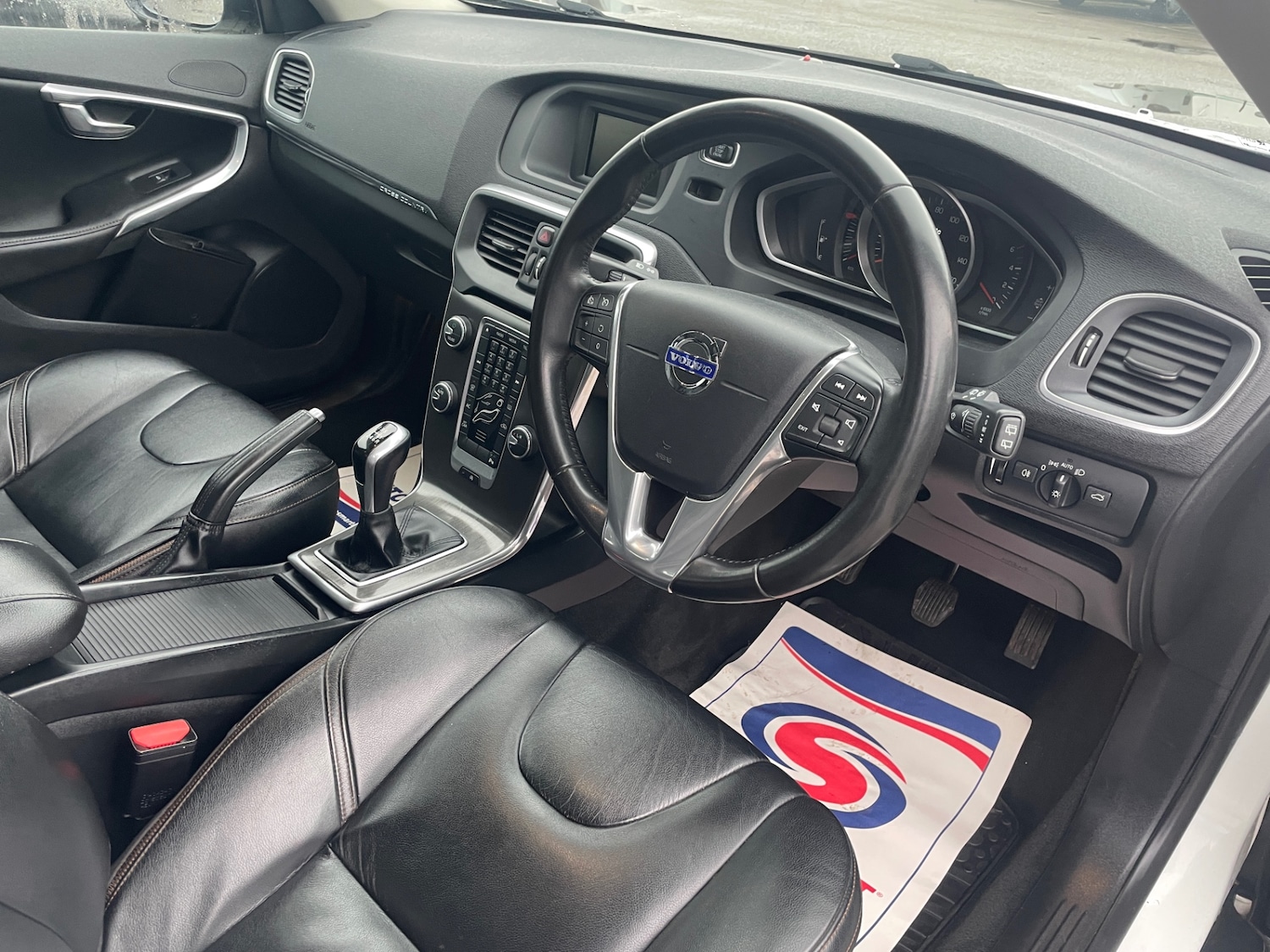 Used Volvo V40 2015 for sale - 77220222: Photo 11