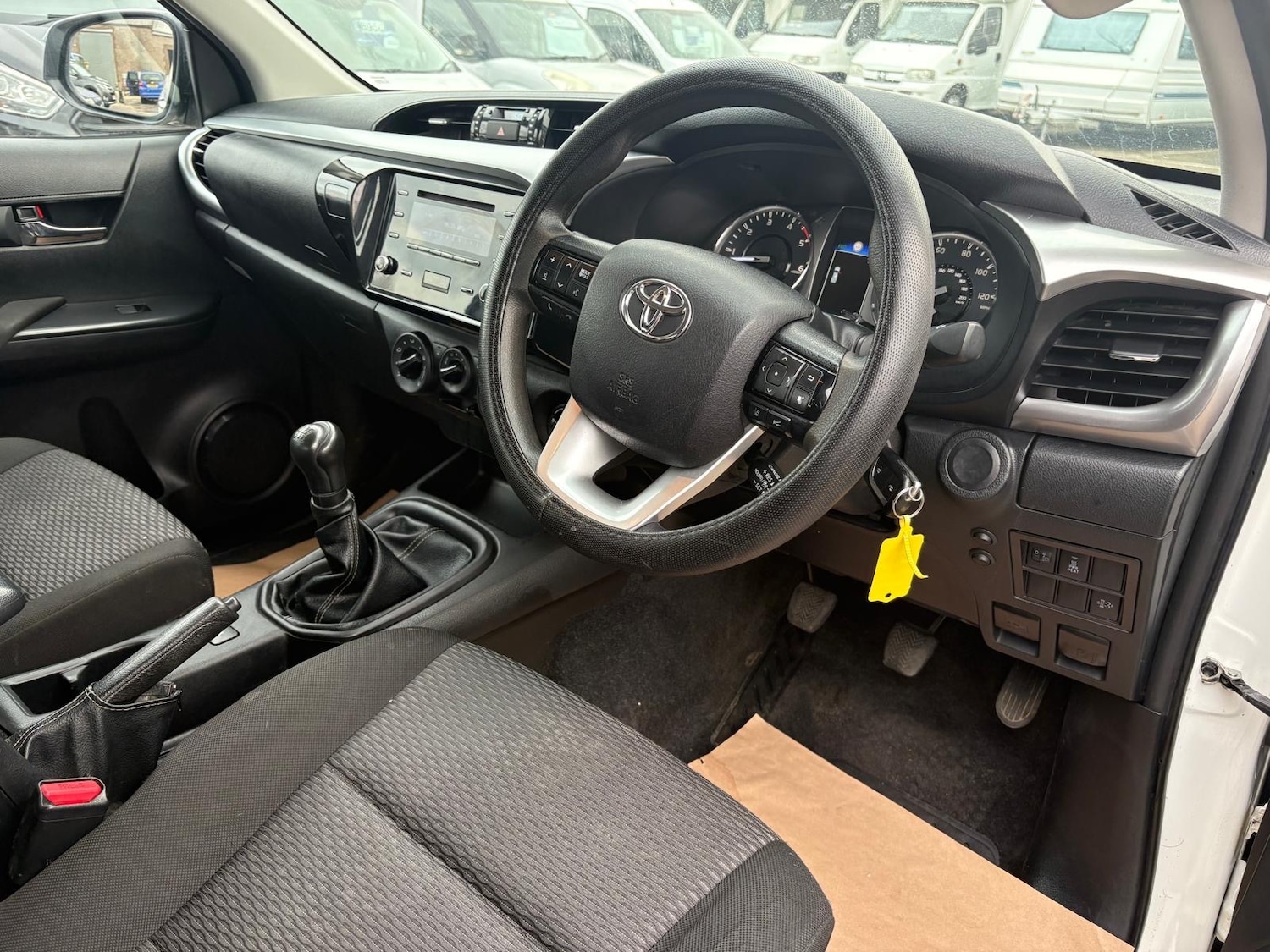 Used Toyota Hilux 2023 for sale - 77774519: Photo 11