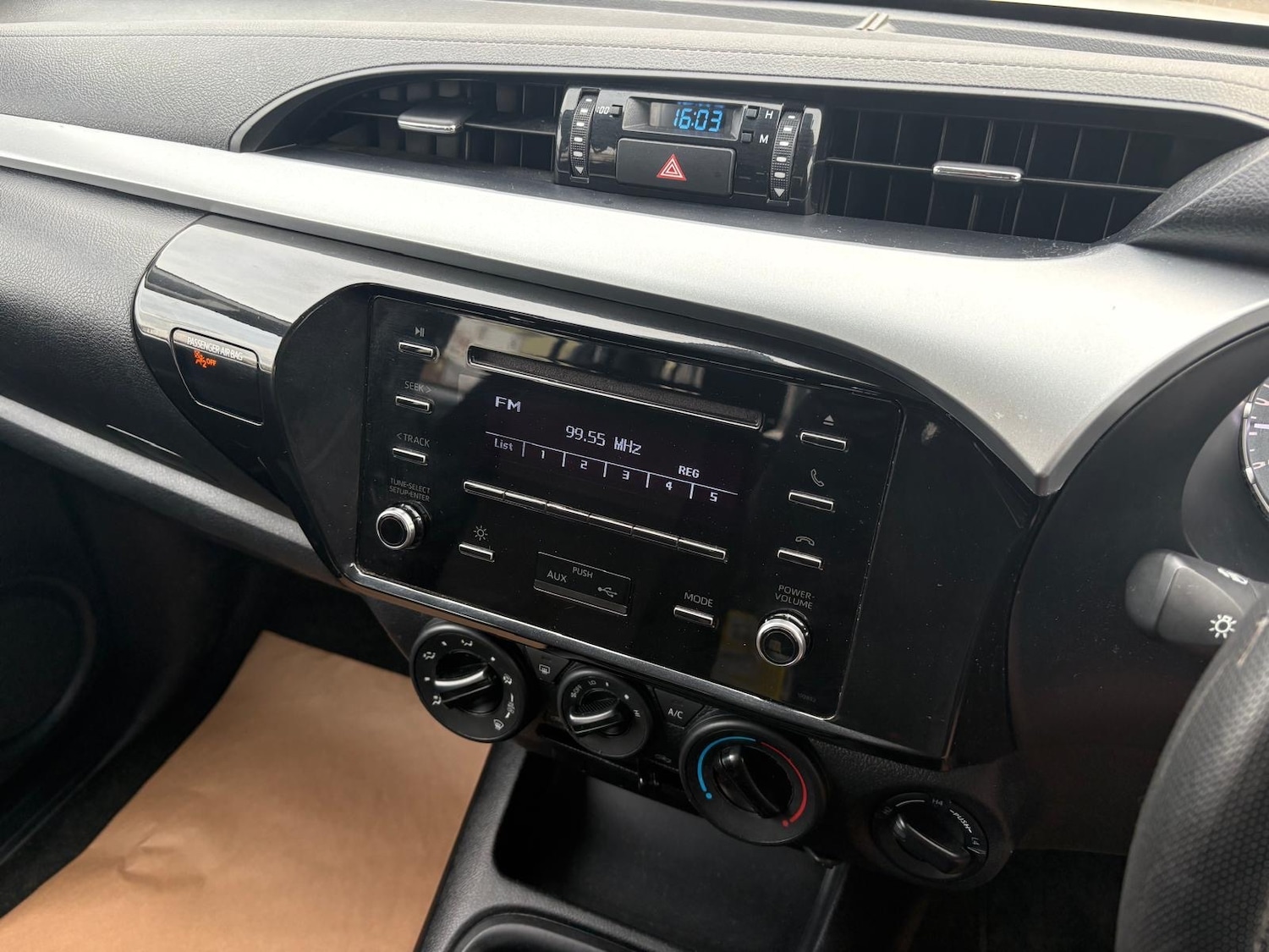 Used Toyota Hilux 2023 for sale - 77774519: Photo 13