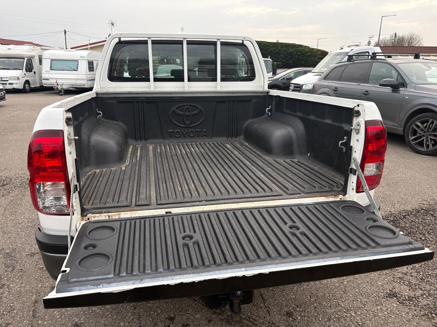 Used Toyota Hilux 2023 for sale - 77774519: Photo 8