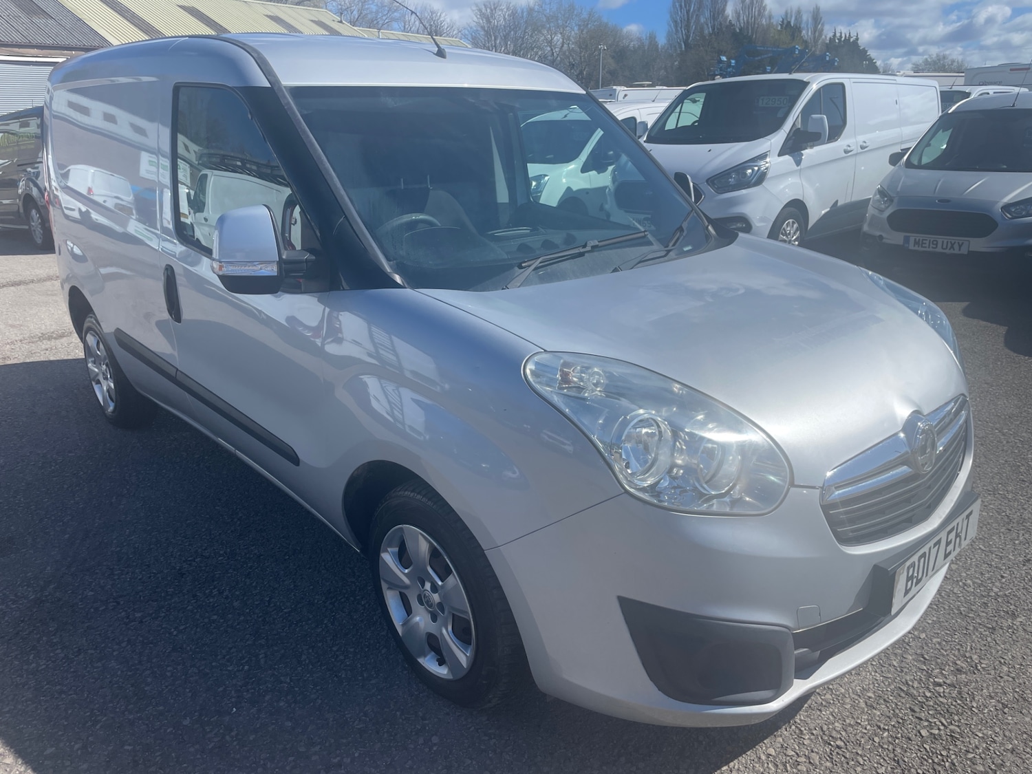 Used Vauxhall Combo 2017 for sale - 78108079: Photo 2