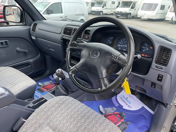 Used Toyota Hilux 2004 for sale - 76289188: Photo 11