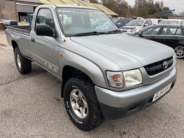 Used Toyota Hilux 2004 for sale - 76289188: Photo 2