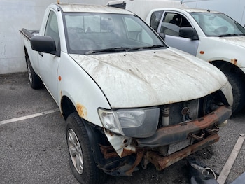 Mitsubishi - L200