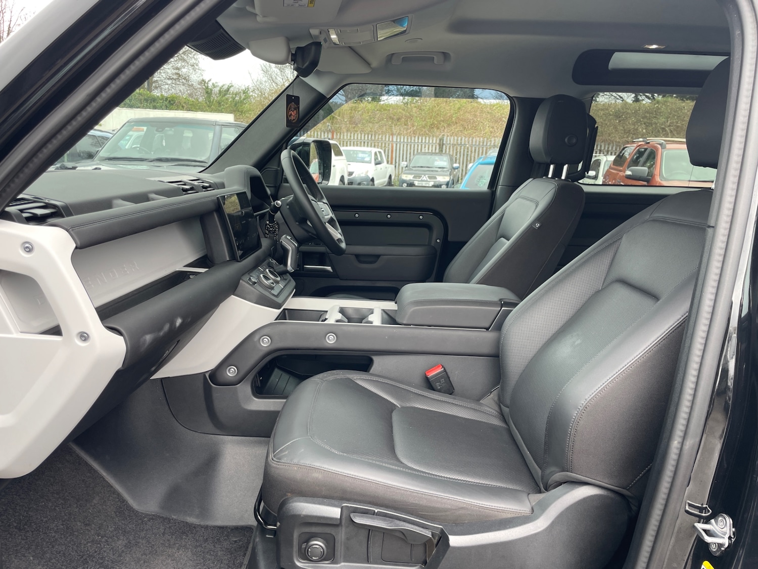 Used Land Rover Defender 2025 for sale - 77917566: Photo 9