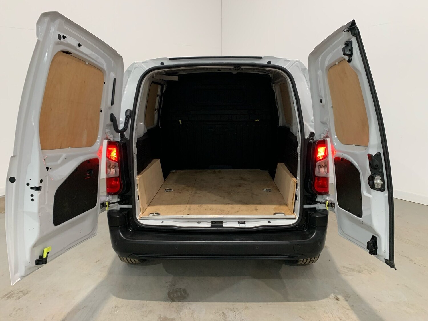 Used Peugeot Partner 2022 for sale - 76220545: Photo 7