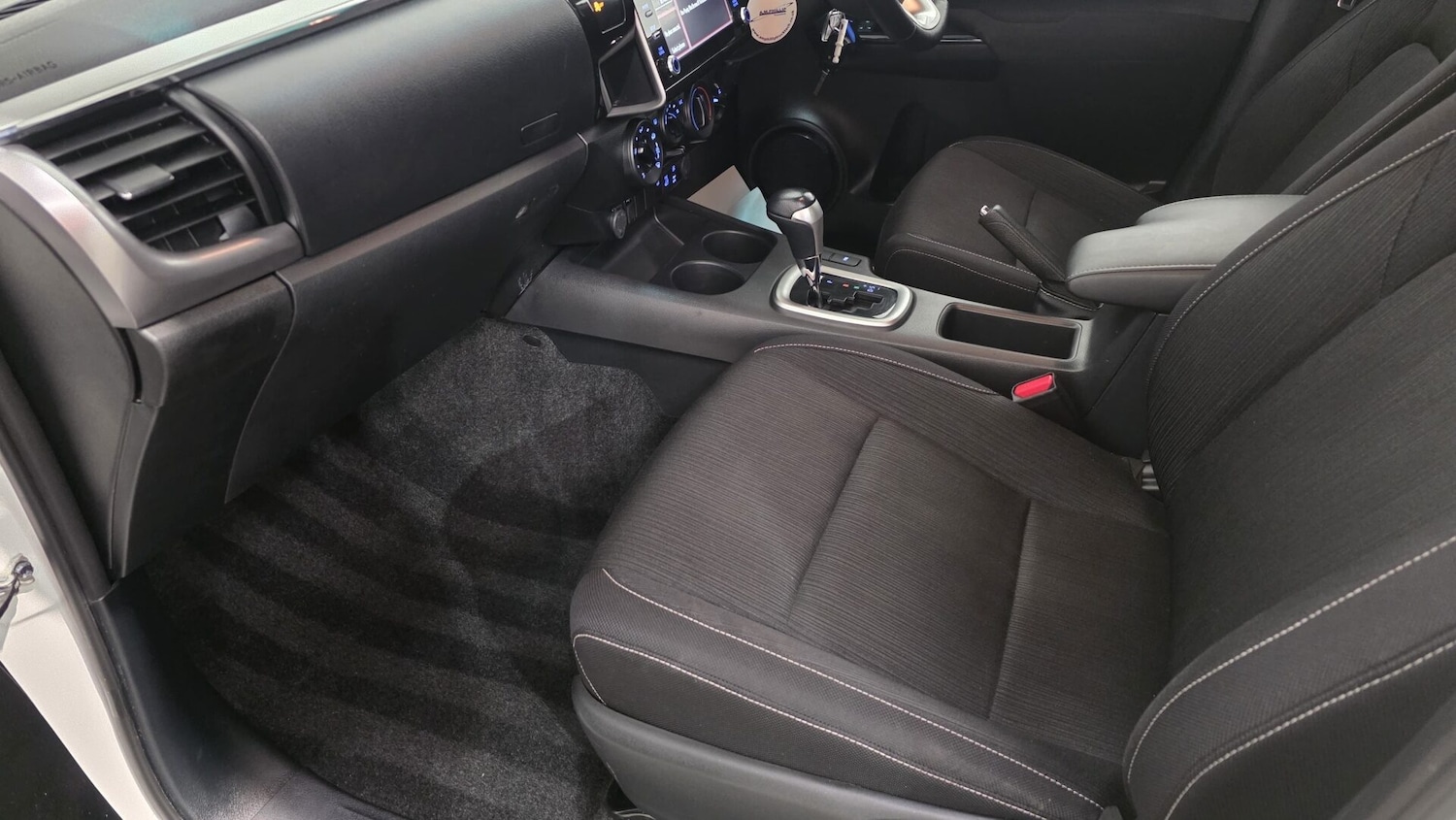 Used Toyota Hilux 2023 for sale - 77945552: Photo 22