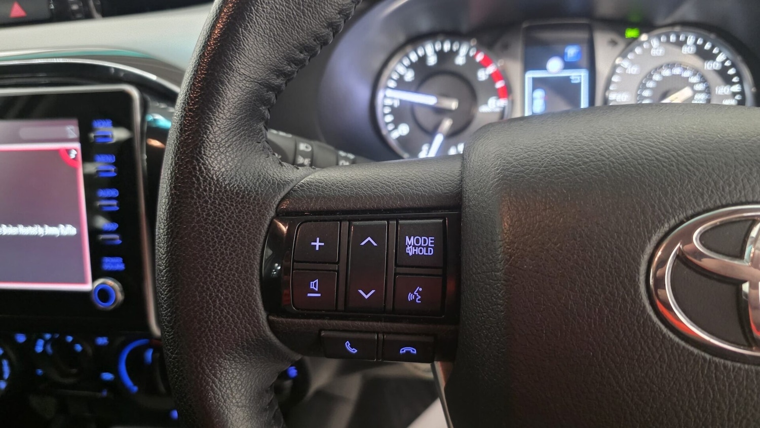 Used Toyota Hilux 2023 for sale - 77945552: Photo 23