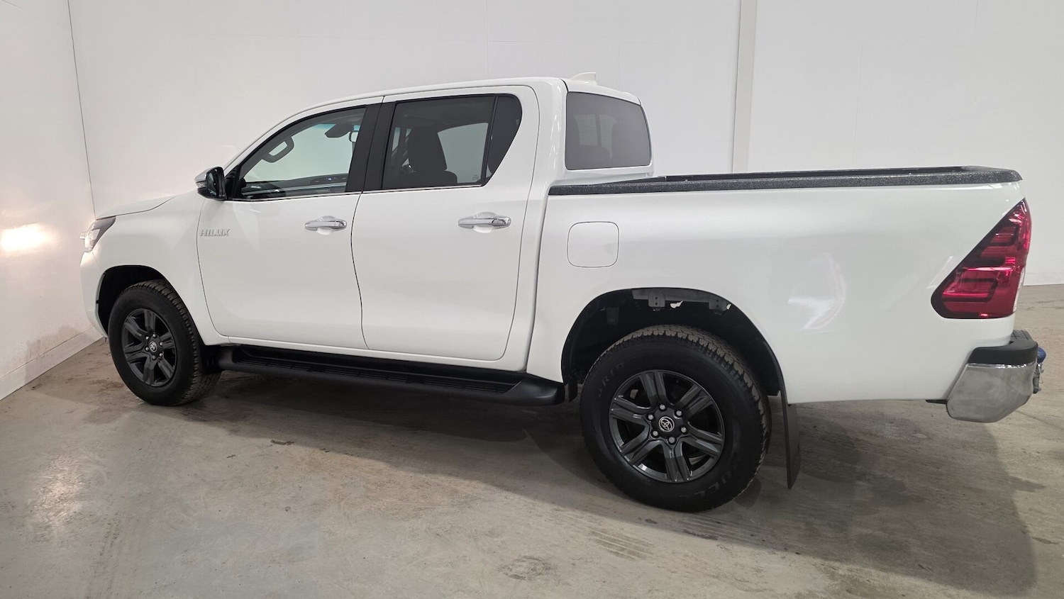Used Toyota Hilux 2023 for sale - 77945552: Photo 6