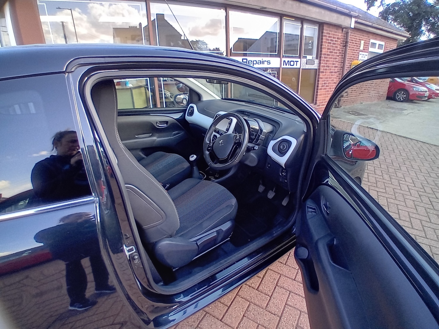 Used Peugeot 108 2014 for sale - 76170494: Photo 8