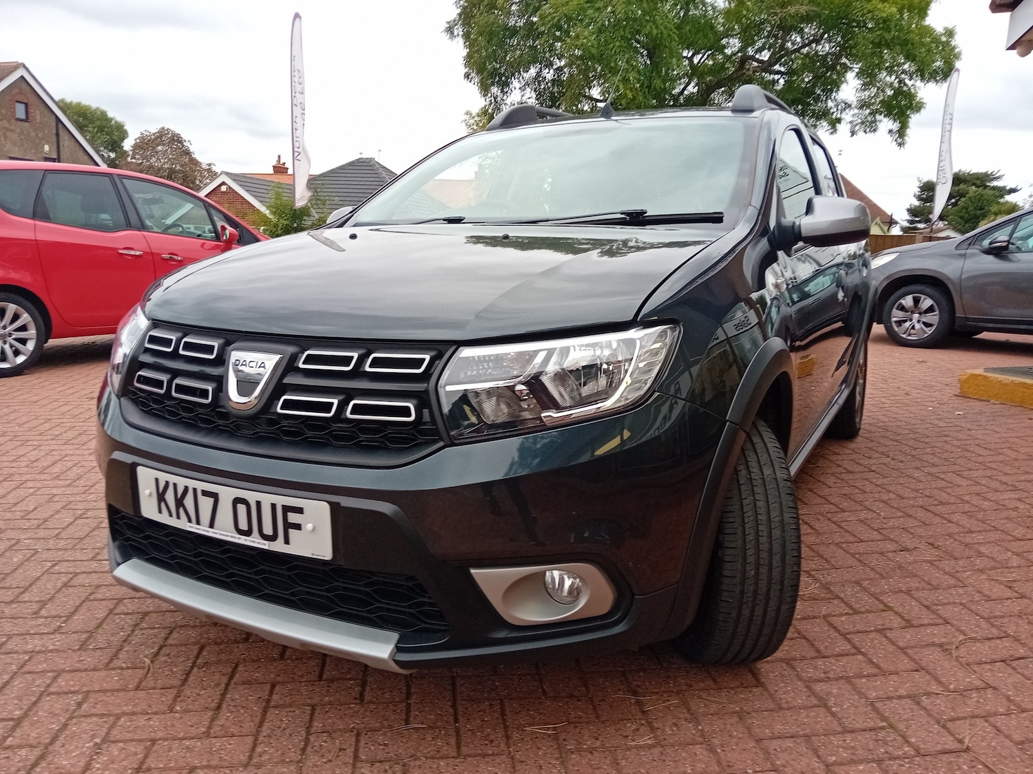 Used Dacia Sandero Stepway 2017 for sale - 76170785: Photo 2