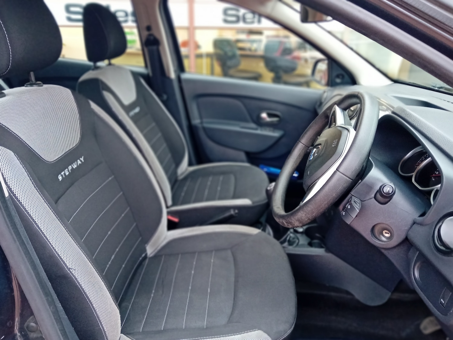 Used Dacia Sandero Stepway 2017 for sale - 76170785: Photo 5