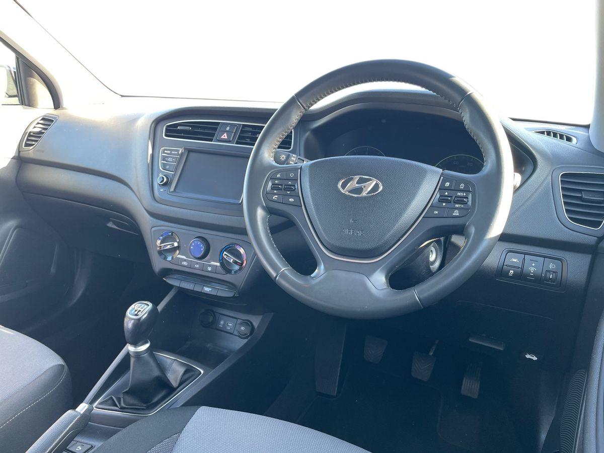 Used Hyundai i20 2020 for sale - 76580142: Photo 3