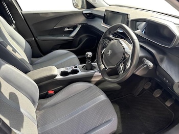 Used Peugeot 2008 undefined for sale - 77910539: Photo