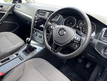 Used Volkswagen Golf 2018 for sale - 77512624: Photo