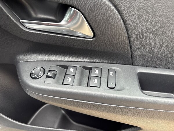 Used Vauxhall Corsa 2023 for sale - 76111993: Photo 17