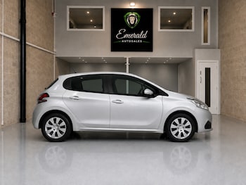 Used Peugeot 208 2016 for sale - 79430826: Photo