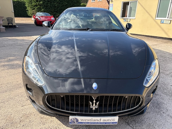 Used Maserati Granturismo 2011 for sale - 75934608: Photo 2