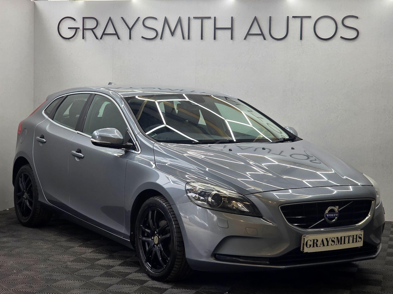 Used Volvo V40 2014 for sale - 76121620: Photo 1