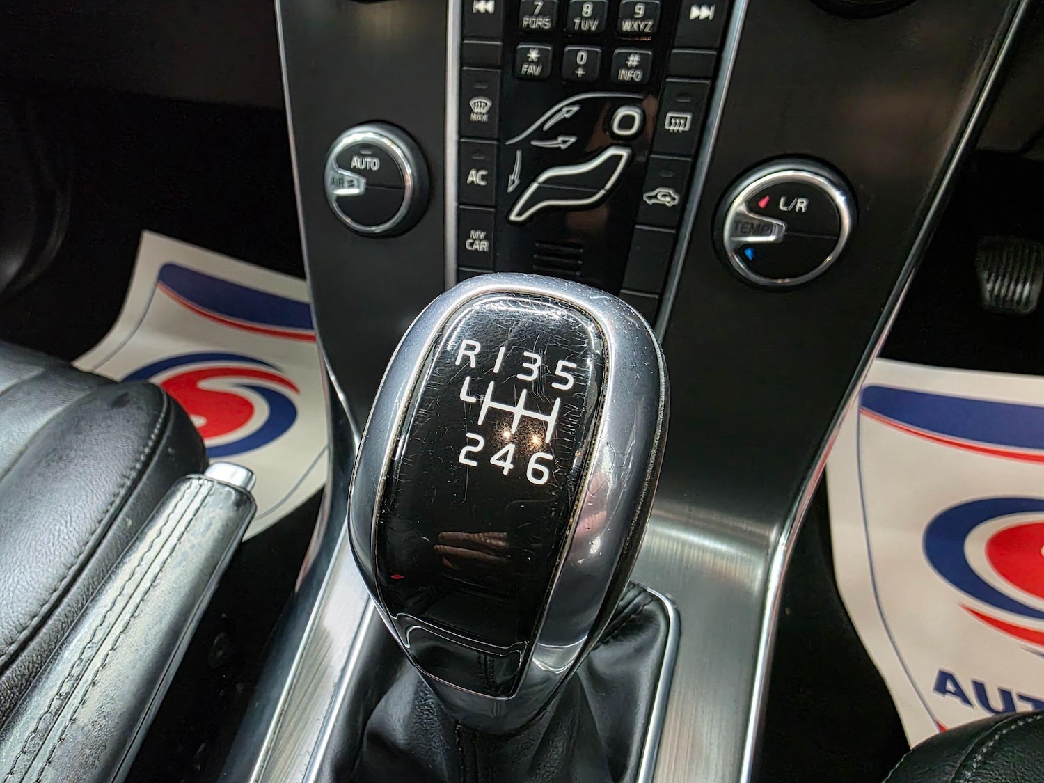 Used Volvo V40 2014 for sale - 76121620: Photo 22