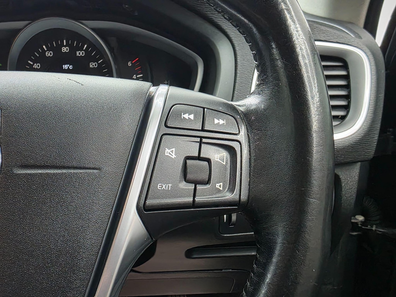 Used Volvo V40 2014 for sale - 76121620: Photo 25