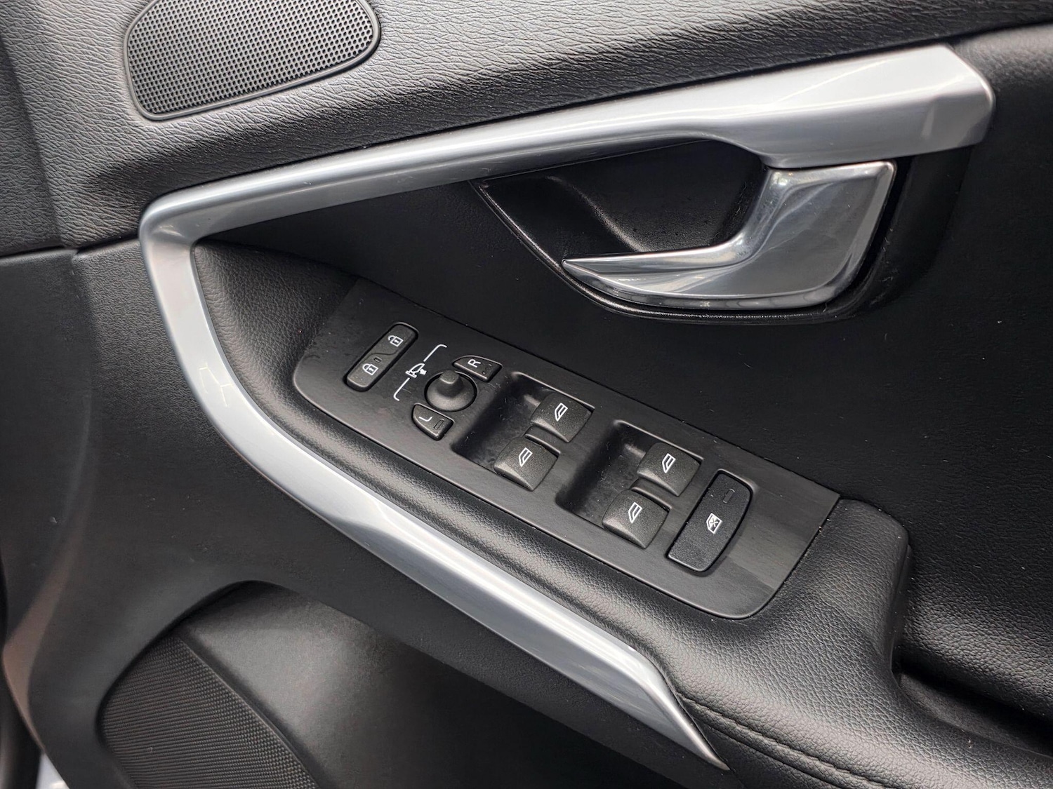 Used Volvo V40 2014 for sale - 76121620: Photo 28