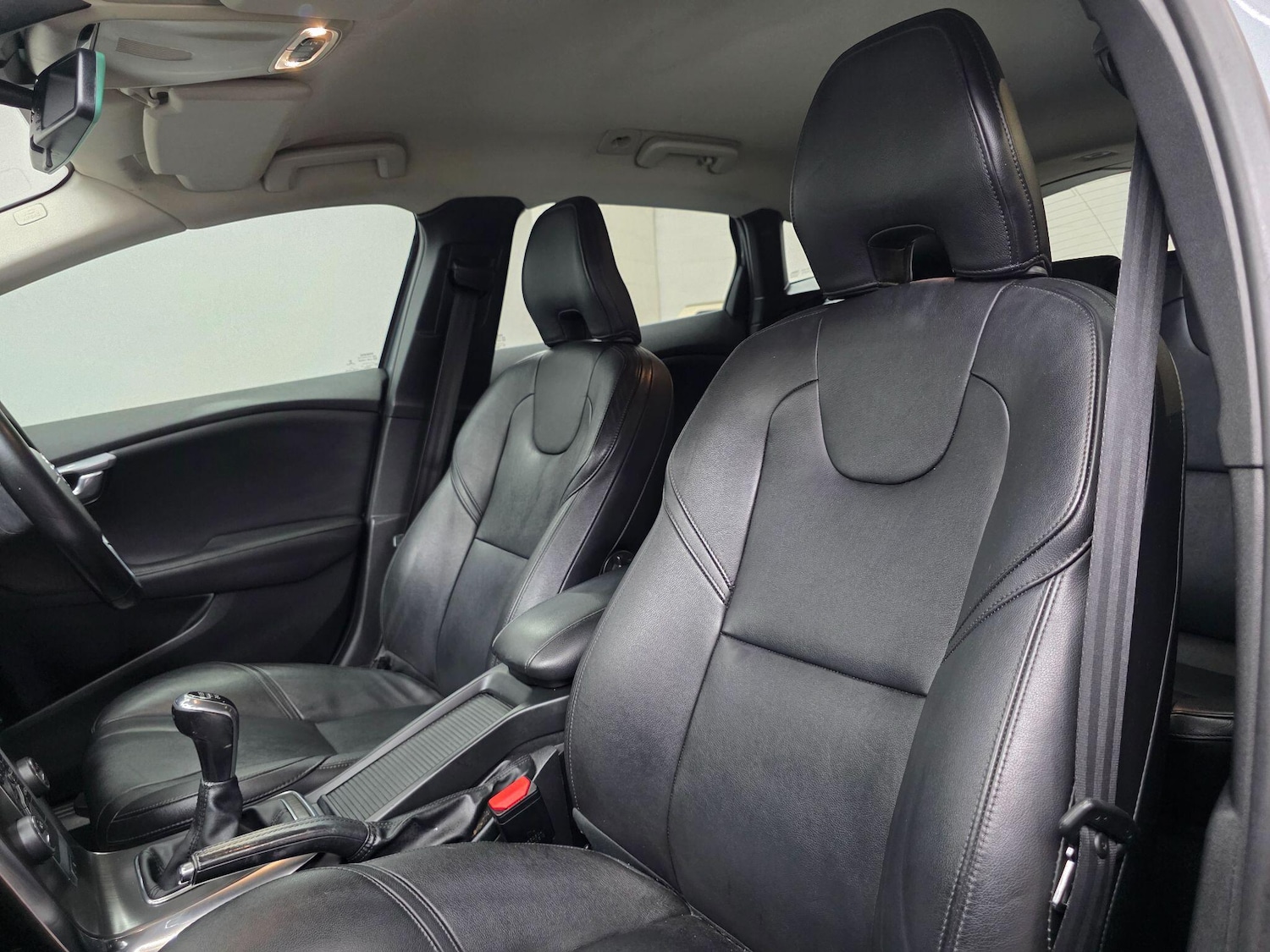 Used Volvo V40 2014 for sale - 76121620: Photo 29