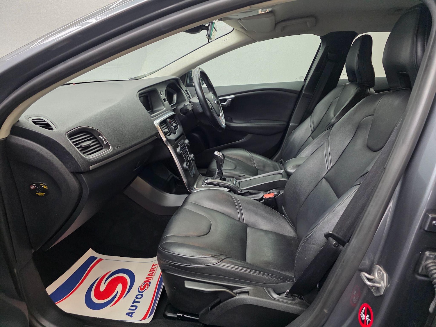 Used Volvo V40 2014 for sale - 76121620: Photo 30