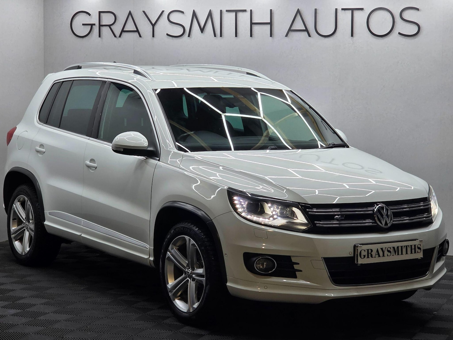 Used Volkswagen Tiguan 2015 for sale - 76550139: Photo 1