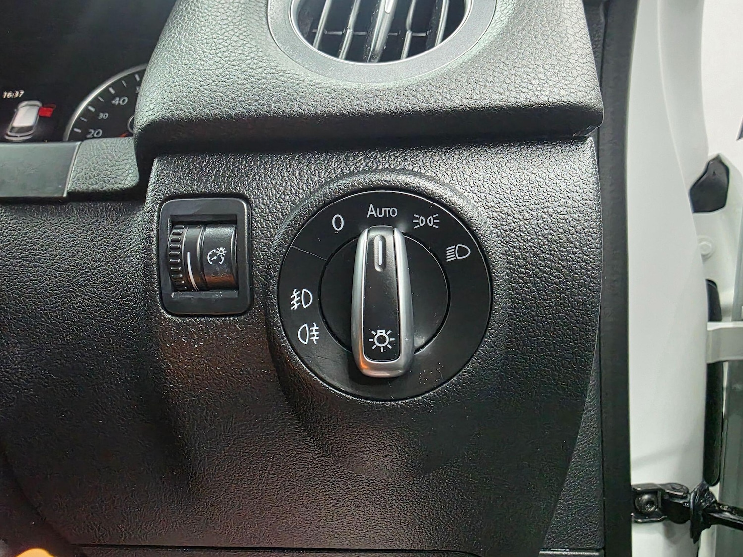 Used Volkswagen Tiguan 2015 for sale - 76550139: Photo 31