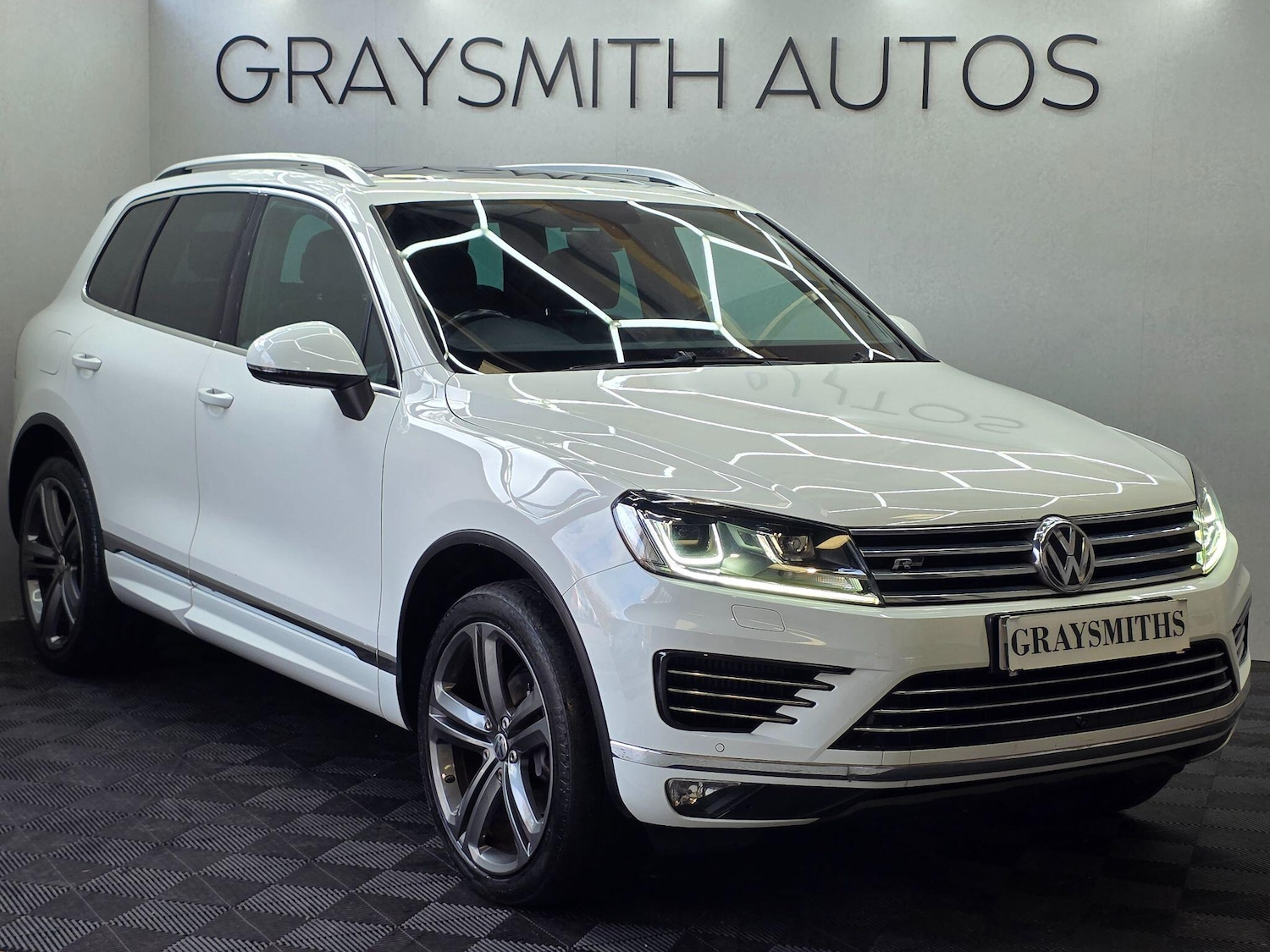 Used Volkswagen Touareg 2017 for sale - 76361118: Photo 1